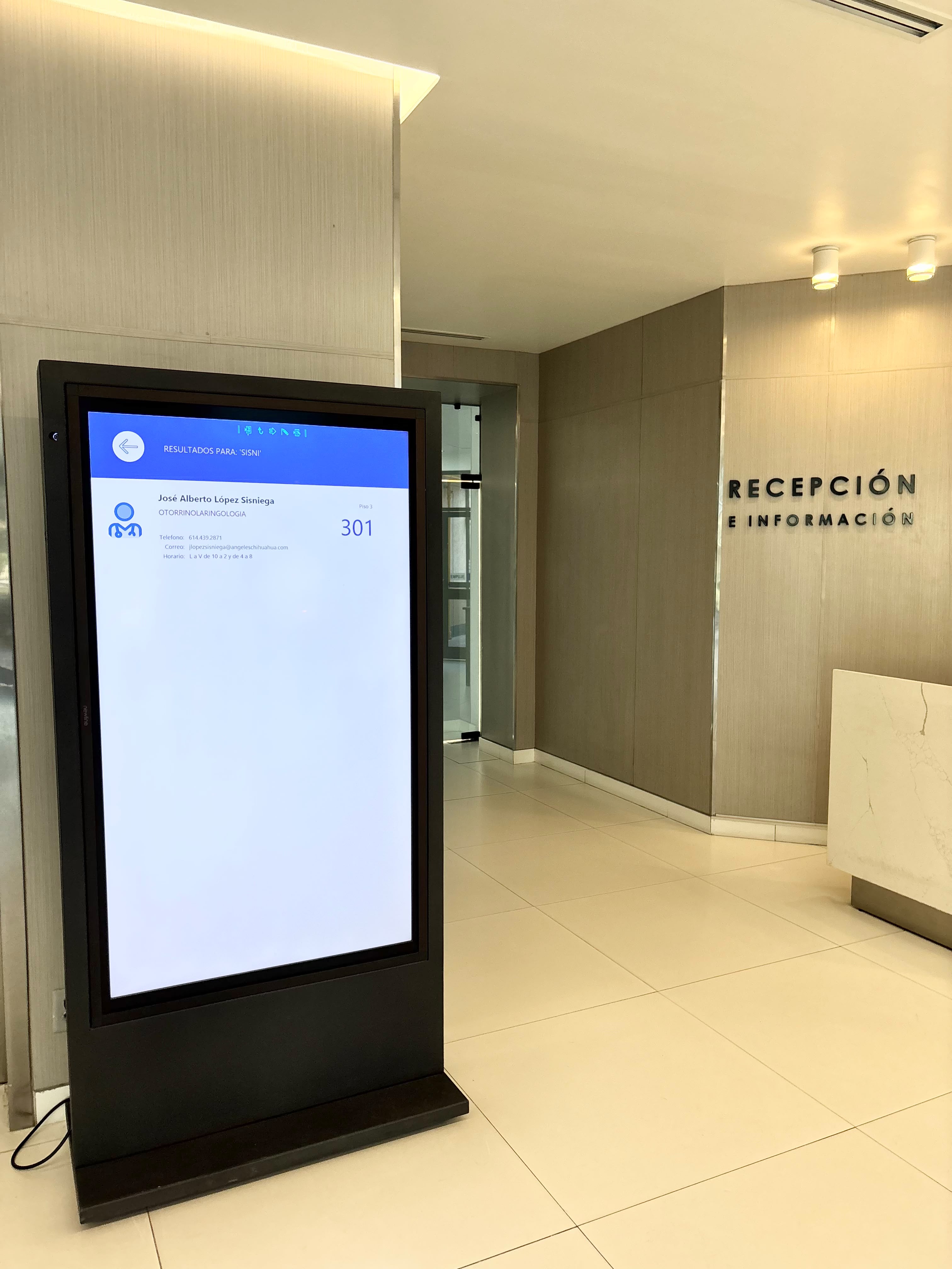 Recepción del Hospital Ángeles Chihuahua, en el piso del consultorio